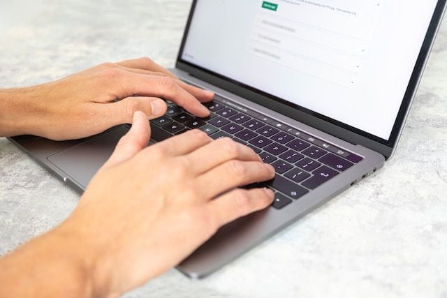 use AI to make money online